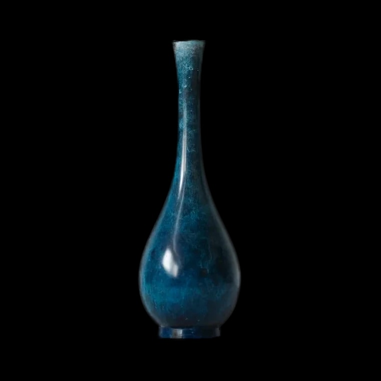 Vază albastră din ceramică